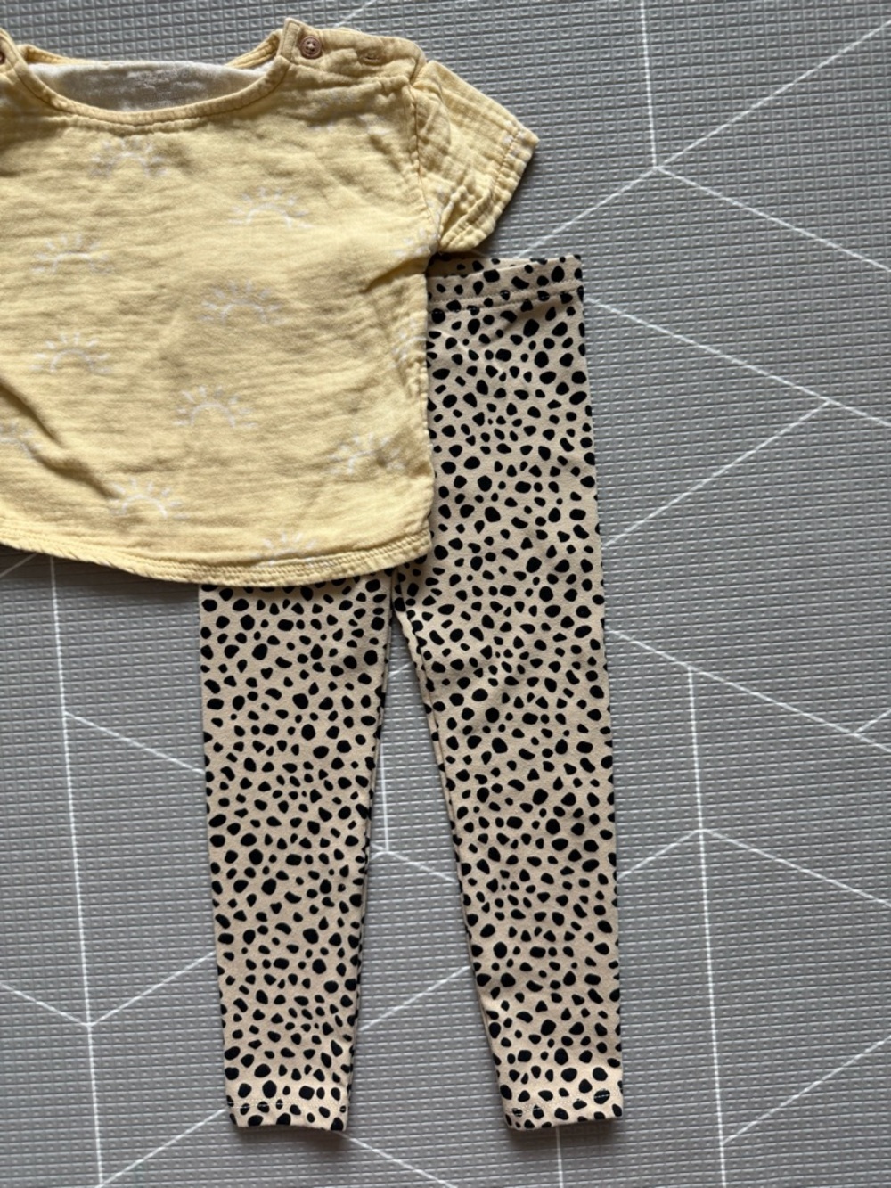 Easy Peasy|Baby girl/toddler set,tan Leopard Print Leggings & gauzy yellow top•